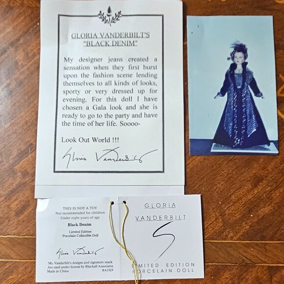 18 inch tall Gloria Vanderbilt Porcelain Doll - Picture 10 of 14